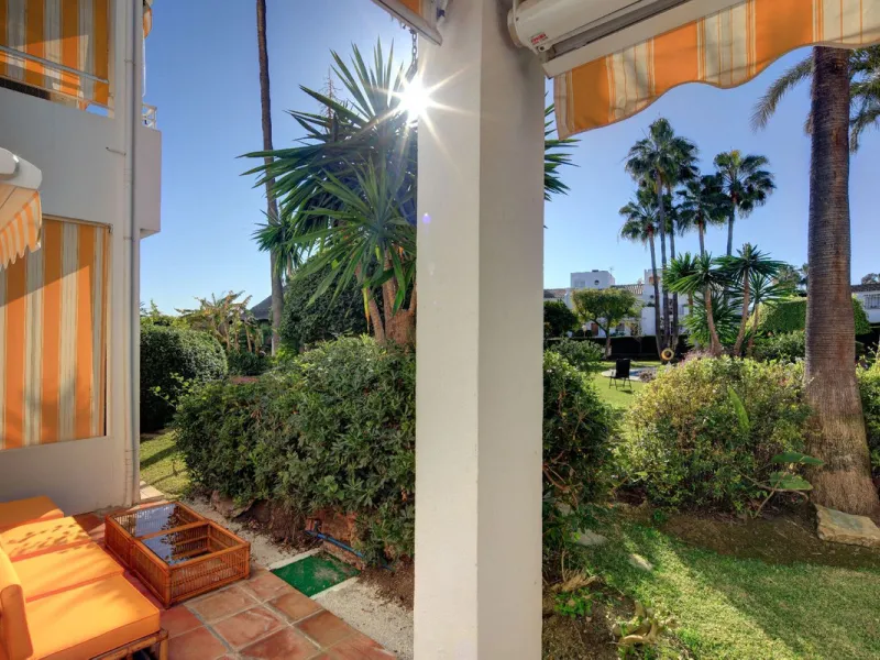 Lovely apartment with private garden, in Atalaya close to Diana Park.