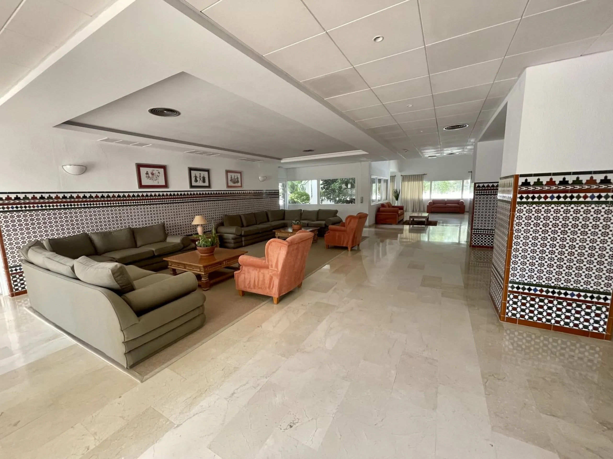 Lovely apartment with private garden, in Atalaya close to Diana Park.
