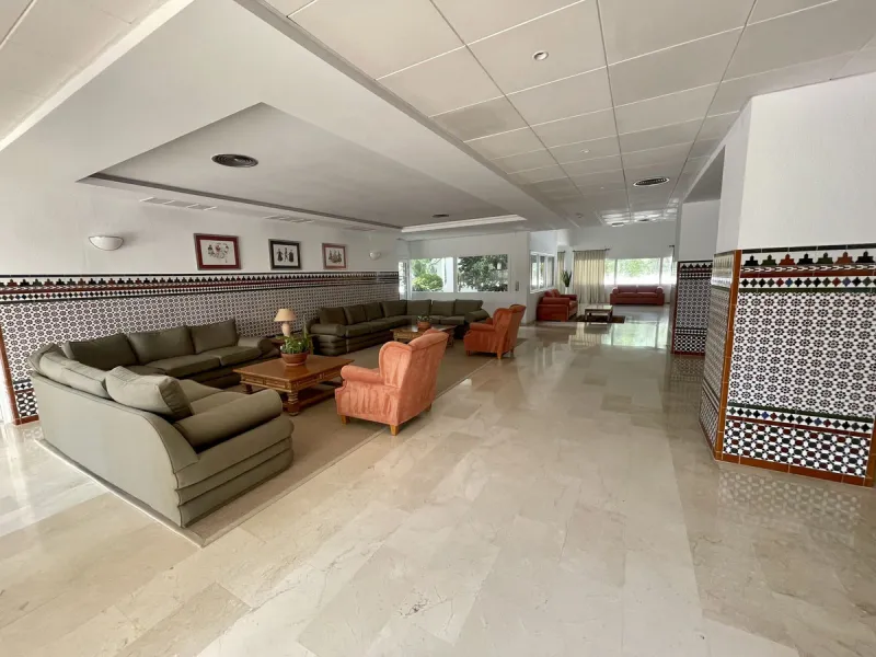 Lovely apartment with private garden, in Atalaya close to Diana Park.