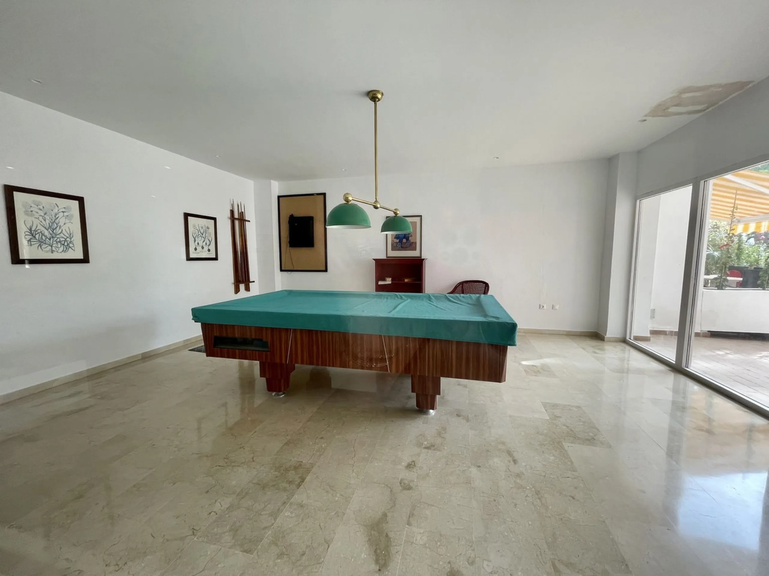 Lovely apartment with private garden, in Atalaya close to Diana Park.