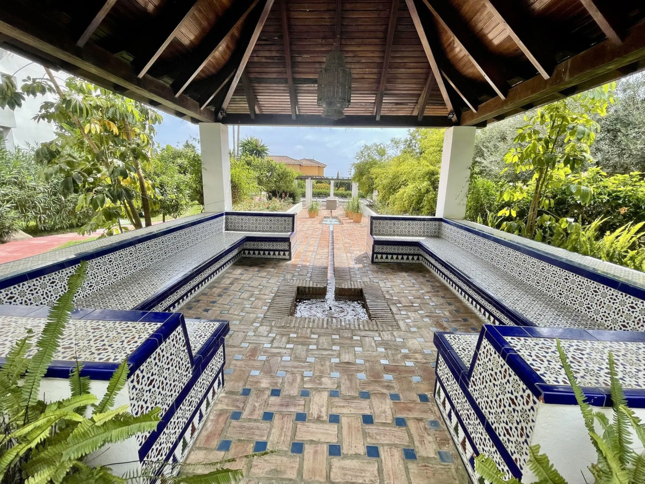 Lovely apartment with private garden, in Atalaya close to Diana Park.
