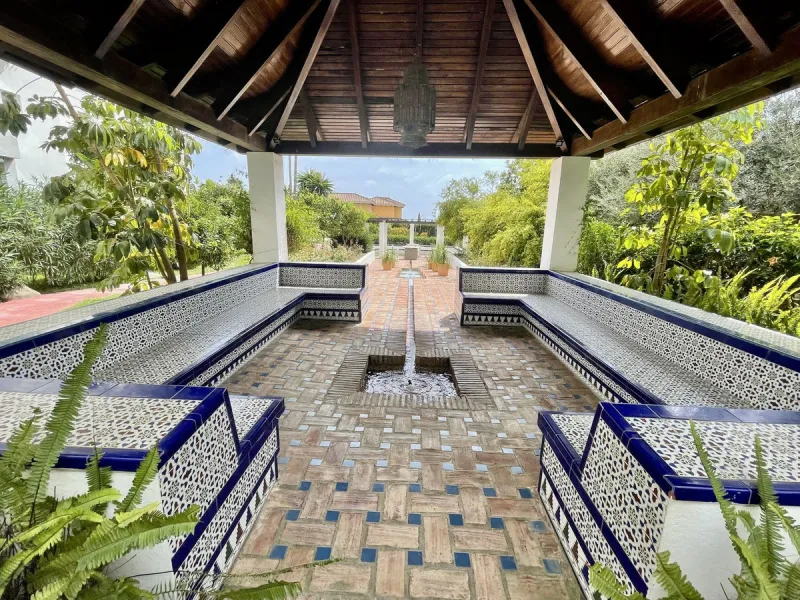 Lovely apartment with private garden, in Atalaya close to Diana Park.