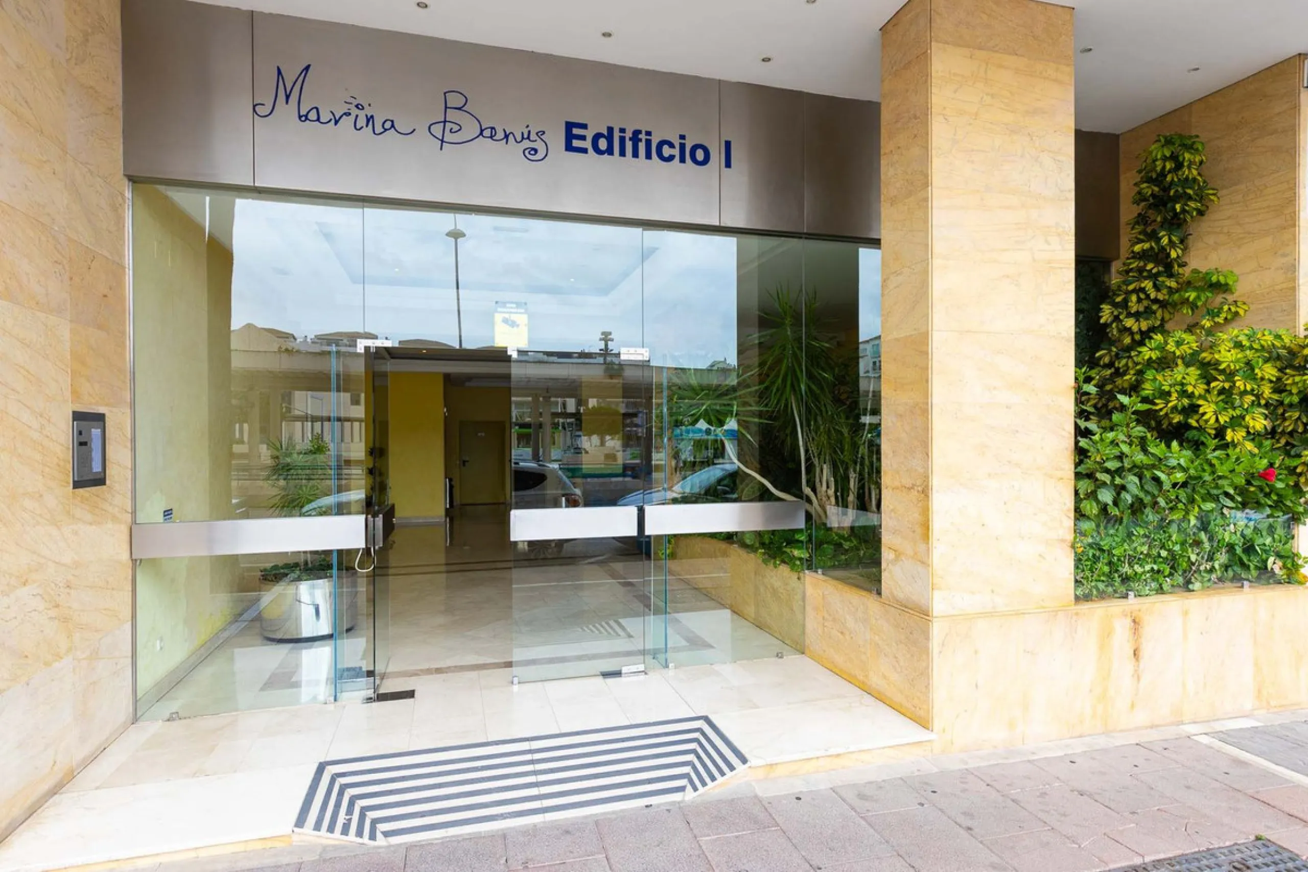Turnkey Investment in Puerto Banús – 2-Bed Apartment with Tourist License