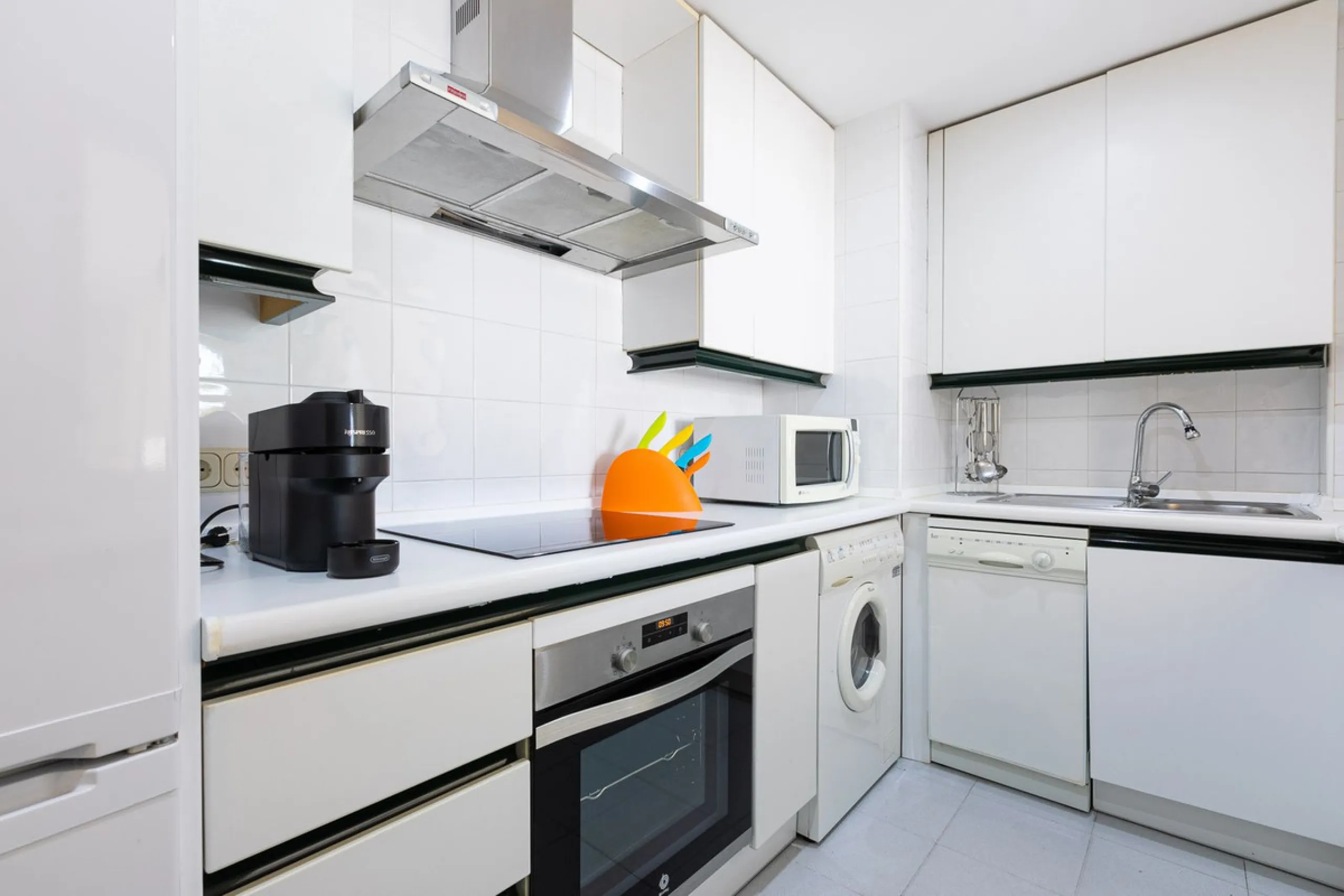 Turnkey Investment in Puerto Banús – 2-Bed Apartment with Tourist License