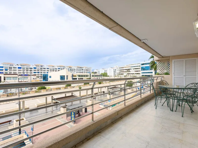 Turnkey Investment in Puerto Banús – 2-Bed Apartment with Tourist License