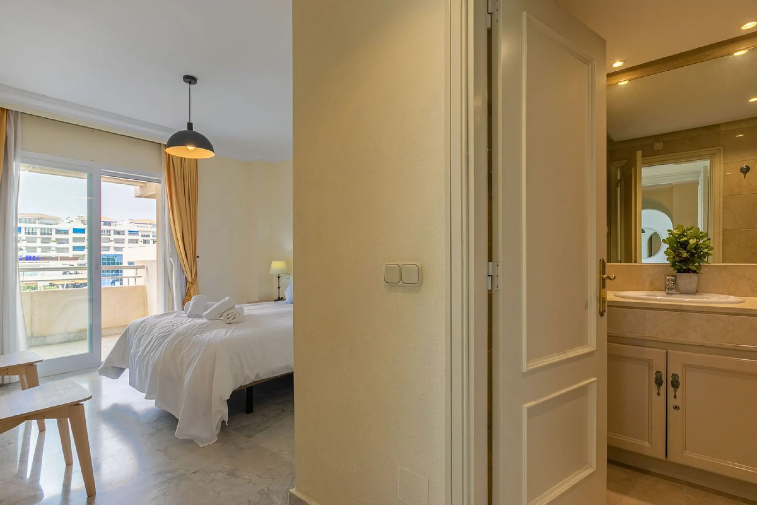 Turnkey Investment in Puerto Banús – 2-Bed Apartment with Tourist License