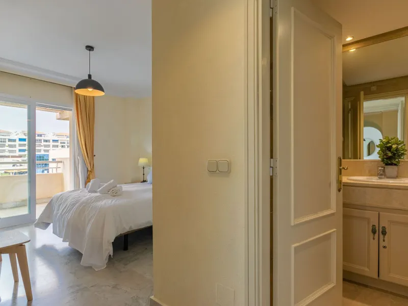 Turnkey Investment in Puerto Banús – 2-Bed Apartment with Tourist License
