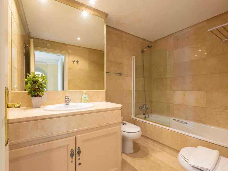 Turnkey Investment in Puerto Banús – 2-Bed Apartment with Tourist License