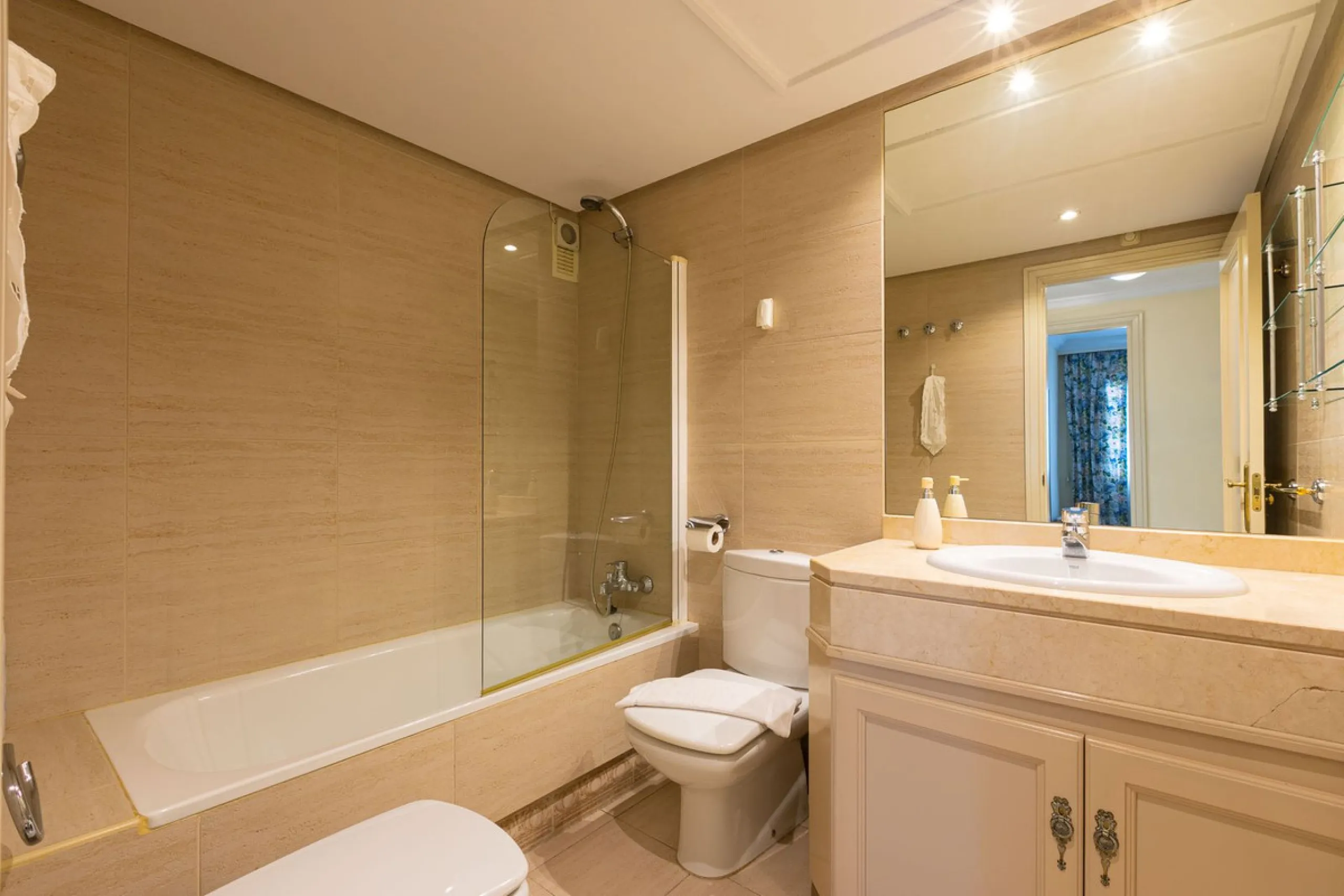 Turnkey Investment in Puerto Banús – 2-Bed Apartment with Tourist License