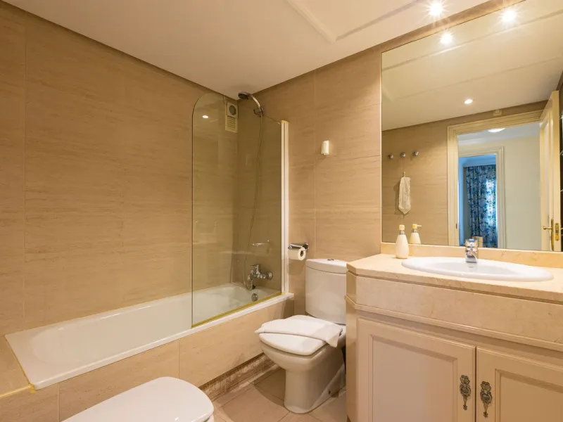 Turnkey Investment in Puerto Banús – 2-Bed Apartment with Tourist License