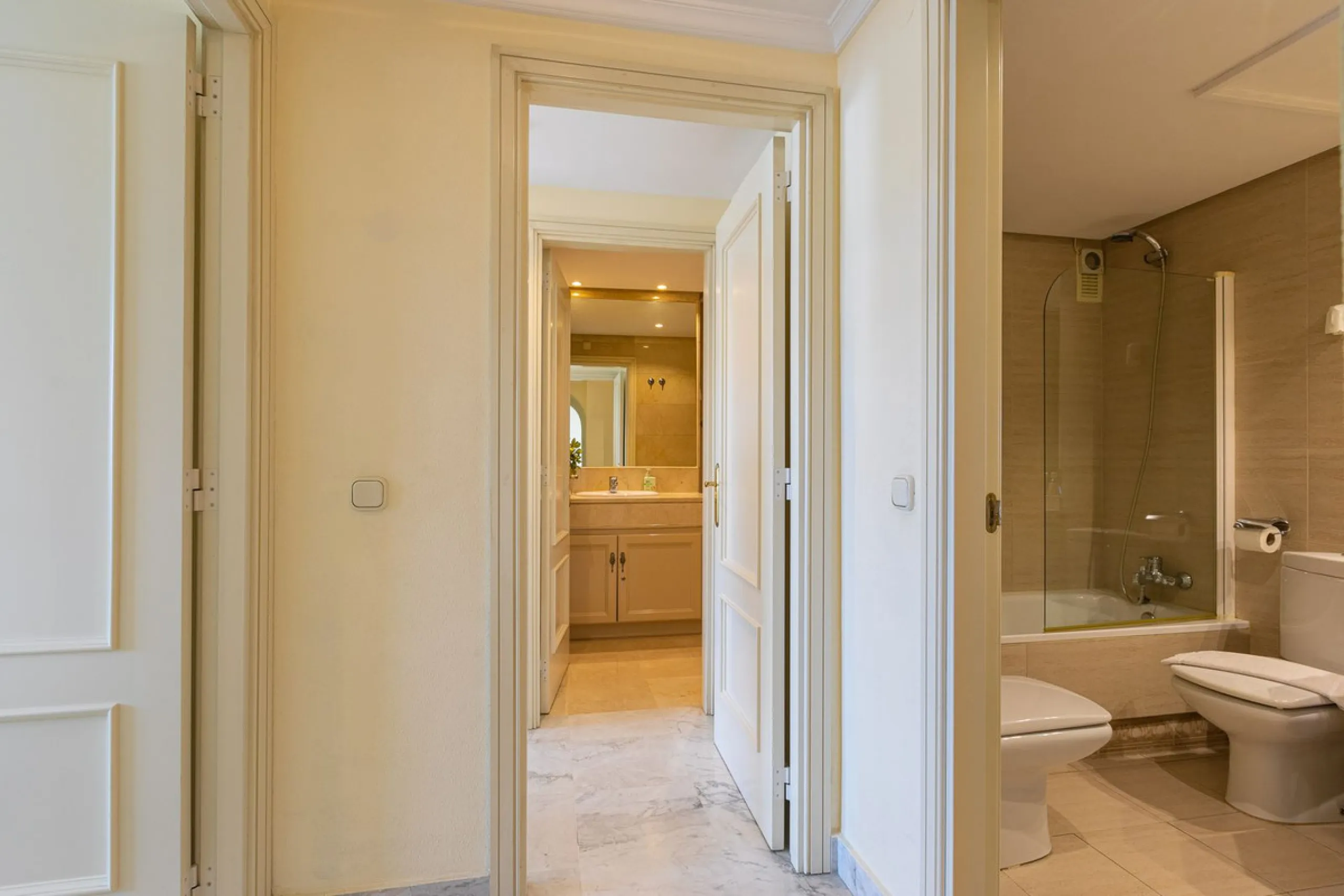Turnkey Investment in Puerto Banús – 2-Bed Apartment with Tourist License