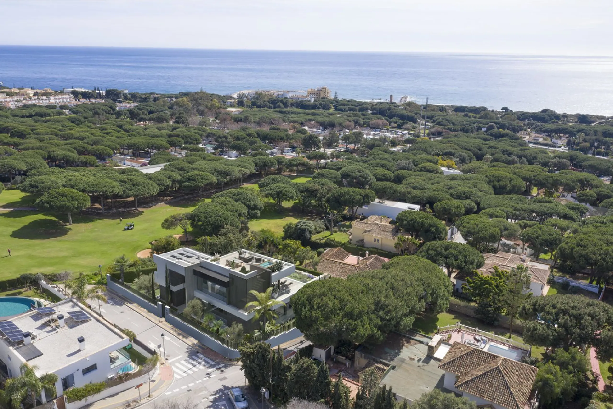 English Version — Luxury Villa in Cabopino