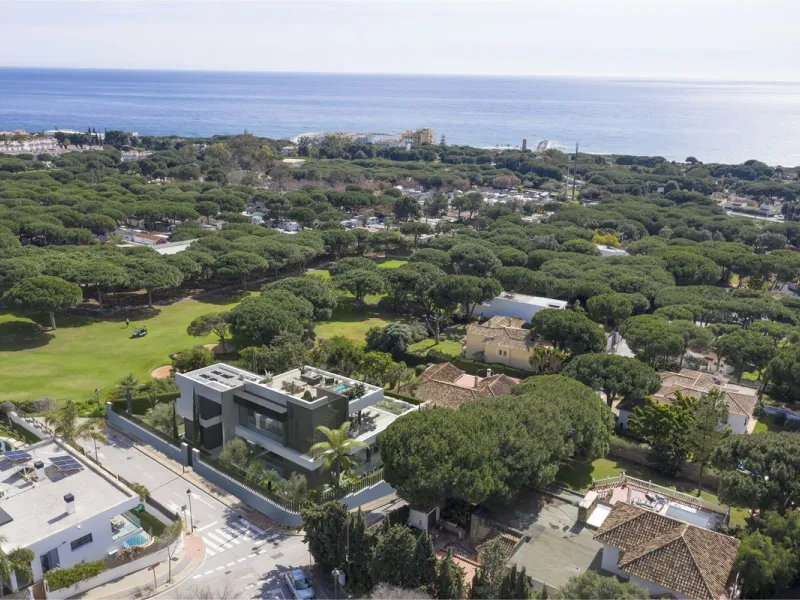 English Version — Luxury Villa in Cabopino