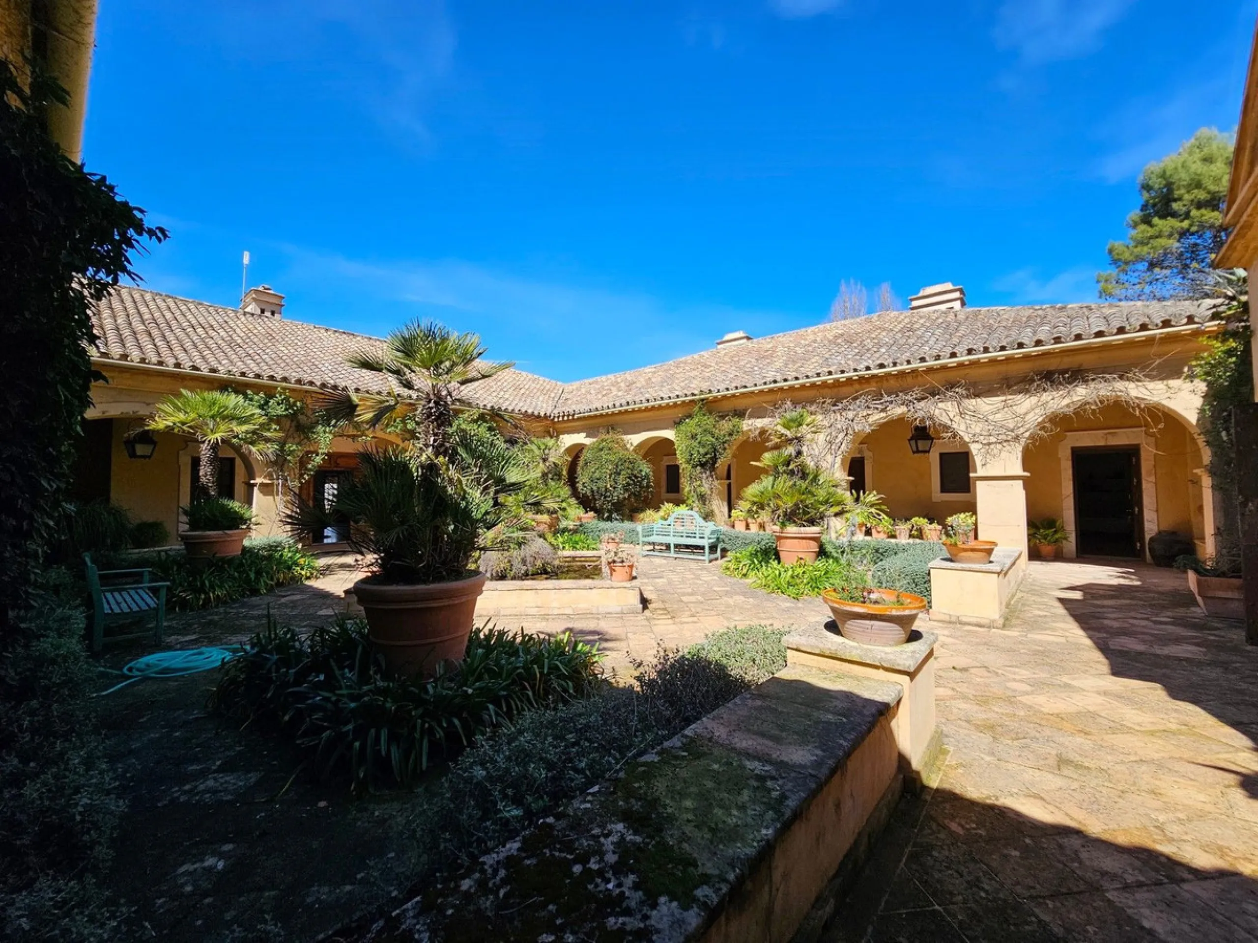 House - Detached Villa в продаже в Ronda, Málaga. В доме 6 спален и 6 ванных комнат. Площадь дома 2250 м². Площадь участка 240000 м²