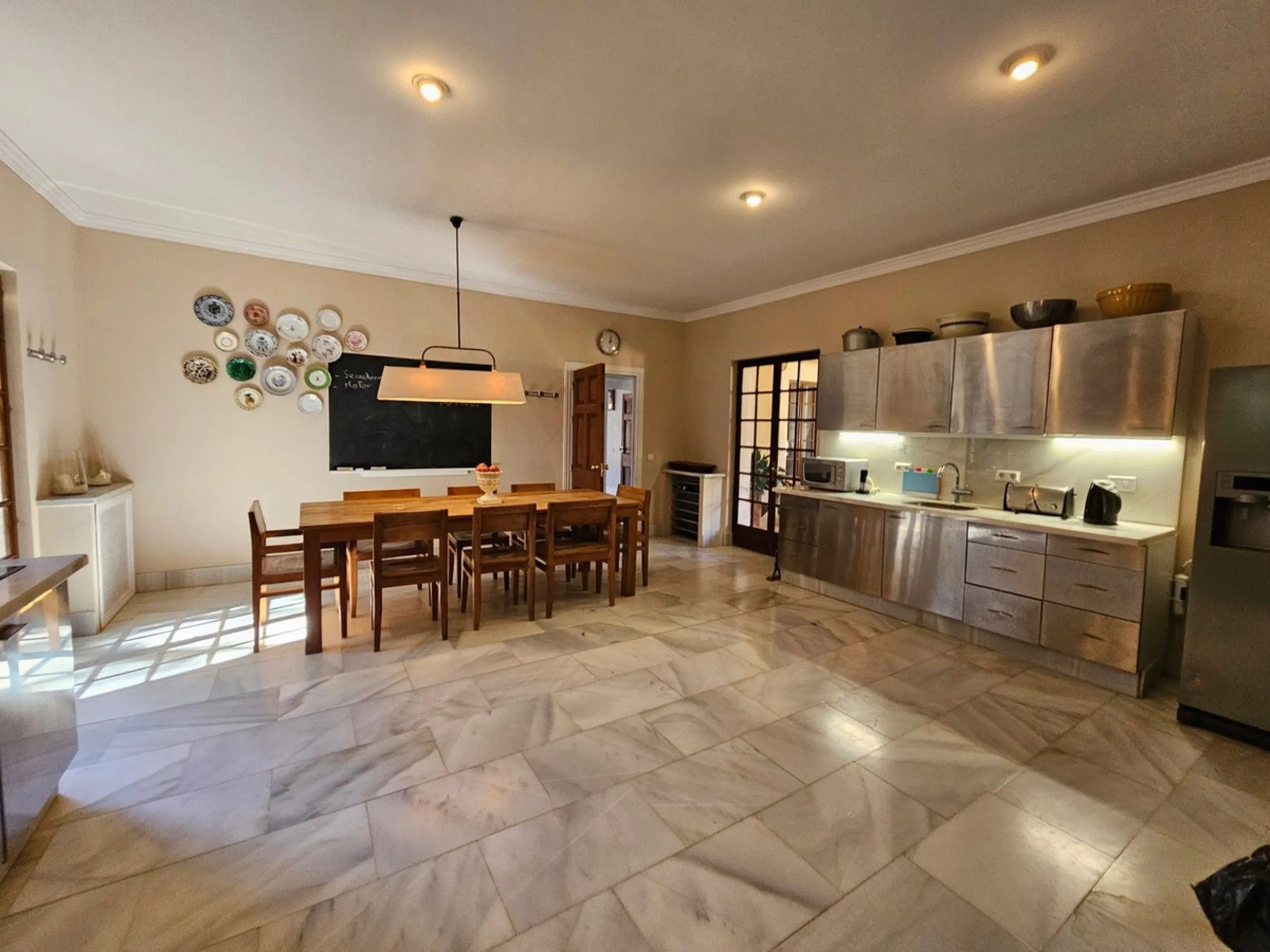 House - Detached Villa в продаже в Ronda, Málaga. В доме 6 спален и 6 ванных комнат. Площадь дома 2250 м². Площадь участка 240000 м²