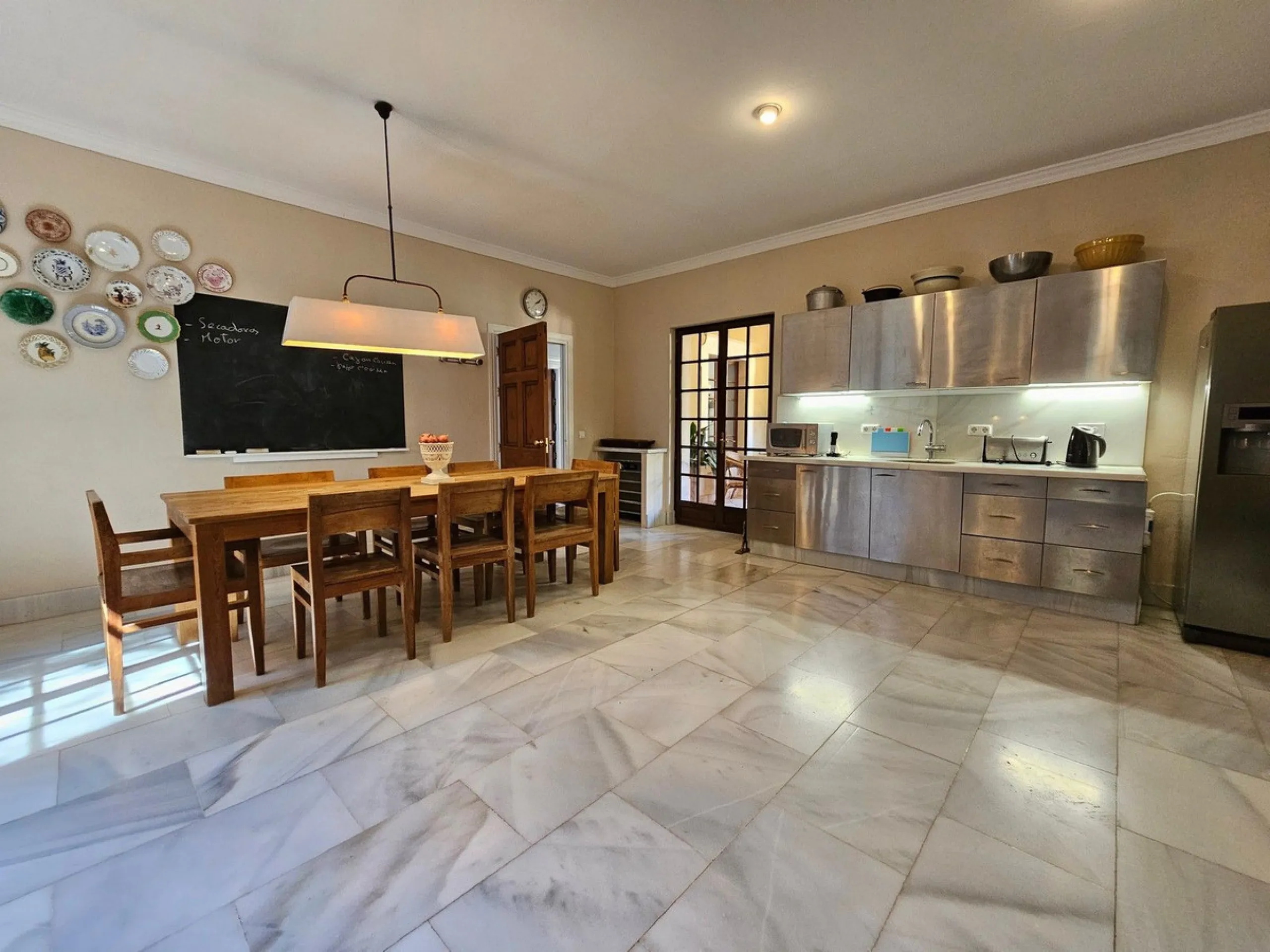 House - Detached Villa в продаже в Ronda, Málaga. В доме 6 спален и 6 ванных комнат. Площадь дома 2250 м². Площадь участка 240000 м²