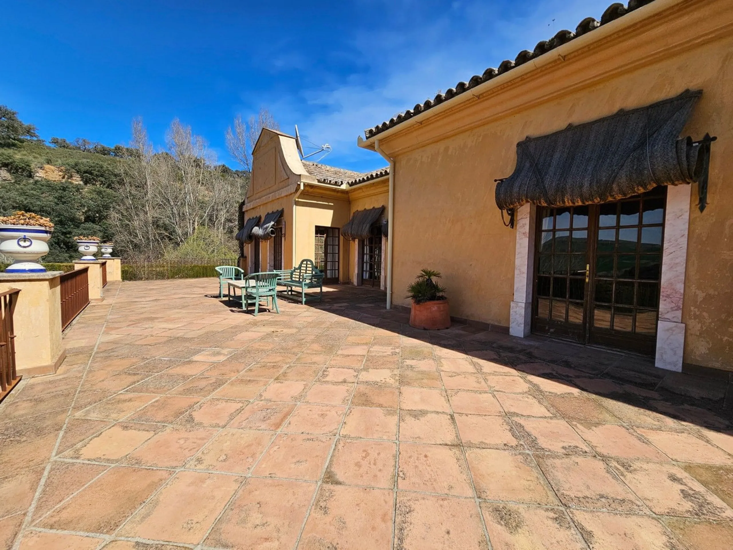 House - Detached Villa в продаже в Ronda, Málaga. В доме 6 спален и 6 ванных комнат. Площадь дома 2250 м². Площадь участка 240000 м²