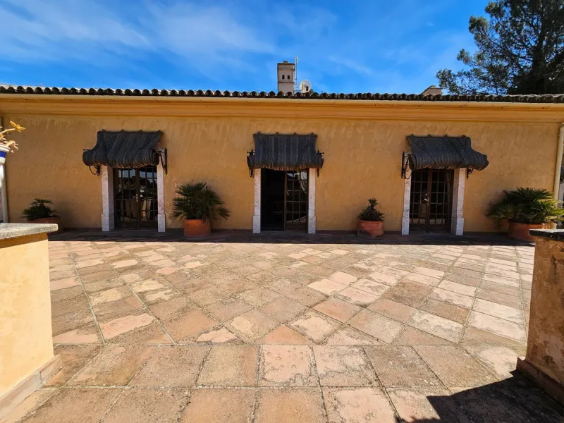 House - Detached Villa в продаже в Ronda, Málaga. В доме 6 спален и 6 ванных комнат. Площадь дома 2250 м². Площадь участка 240000 м²