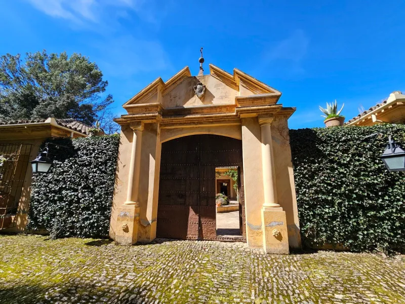 House - Detached Villa в продаже в Ronda, Málaga. В доме 6 спален и 6 ванных комнат. Площадь дома 2250 м². Площадь участка 240000 м²
