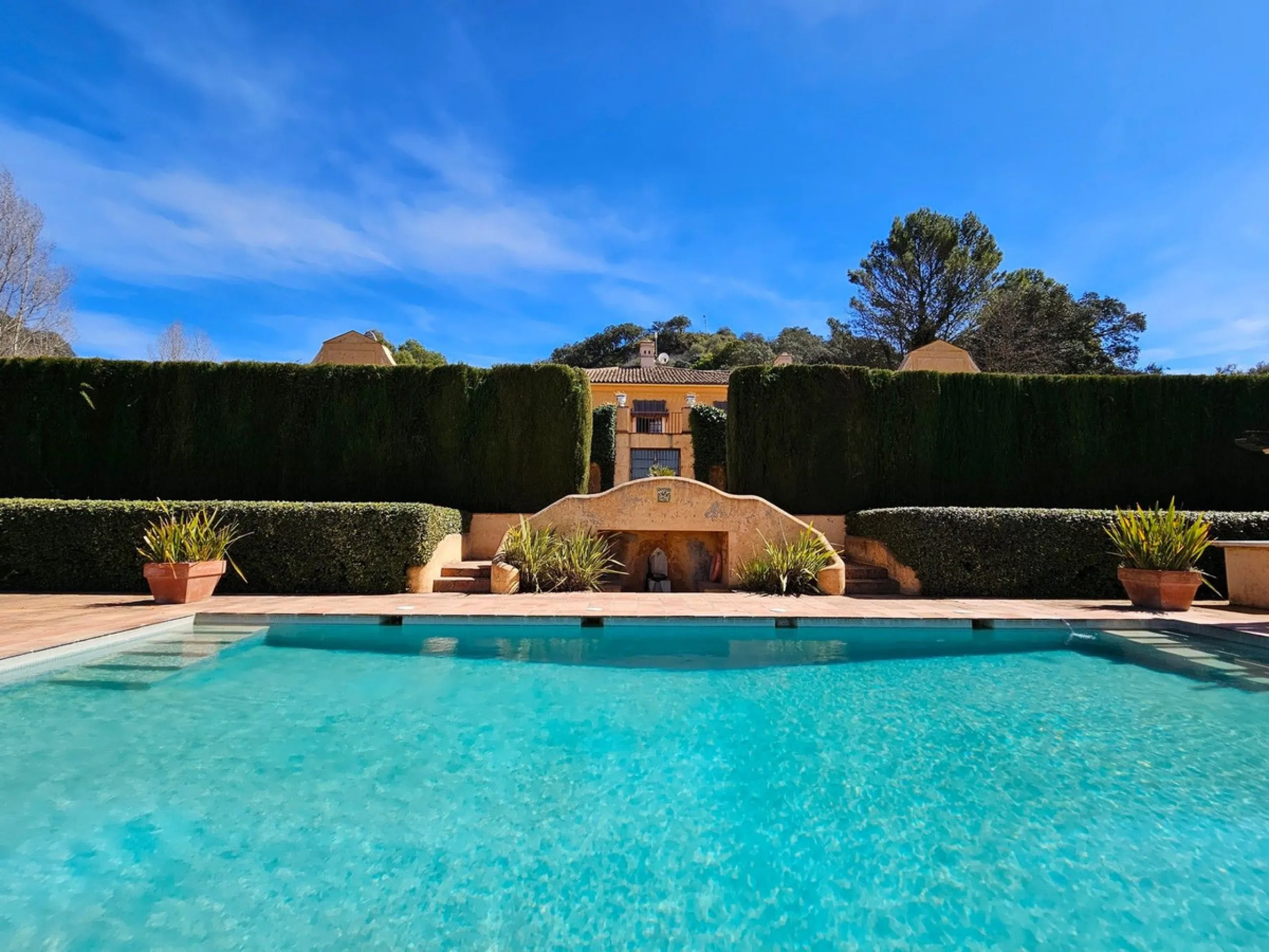 House - Detached Villa в продаже в Ronda, Málaga. В доме 6 спален и 6 ванных комнат. Площадь дома 2250 м². Площадь участка 240000 м²