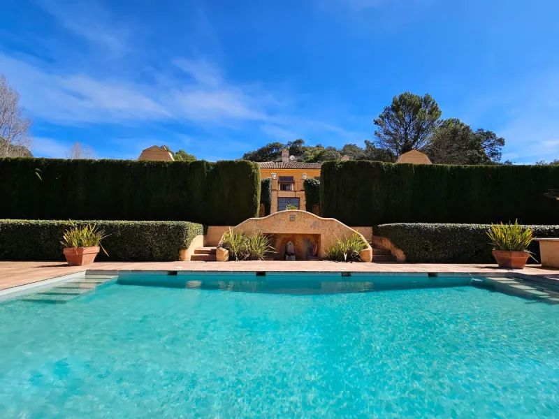 House - Detached Villa в продаже в Ronda, Málaga. В доме 6 спален и 6 ванных комнат. Площадь дома 2250 м². Площадь участка 240000 м²
