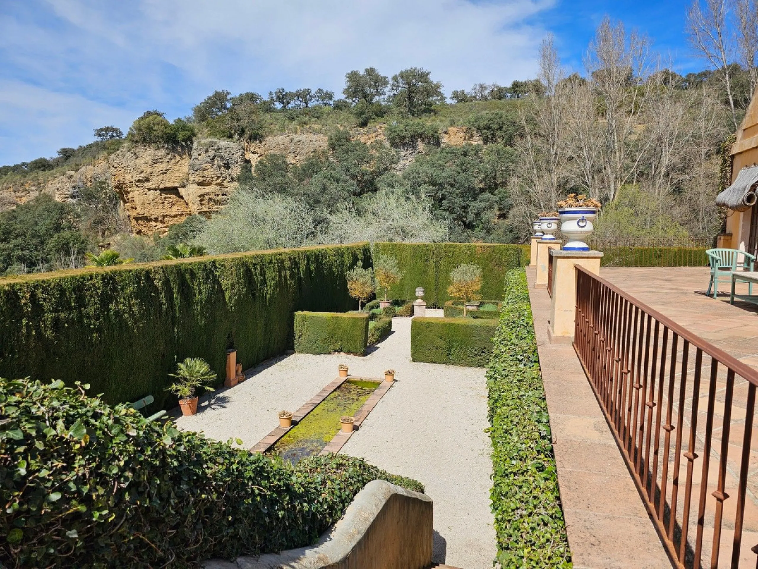 House - Detached Villa в продаже в Ronda, Málaga. В доме 6 спален и 6 ванных комнат. Площадь дома 2250 м². Площадь участка 240000 м²
