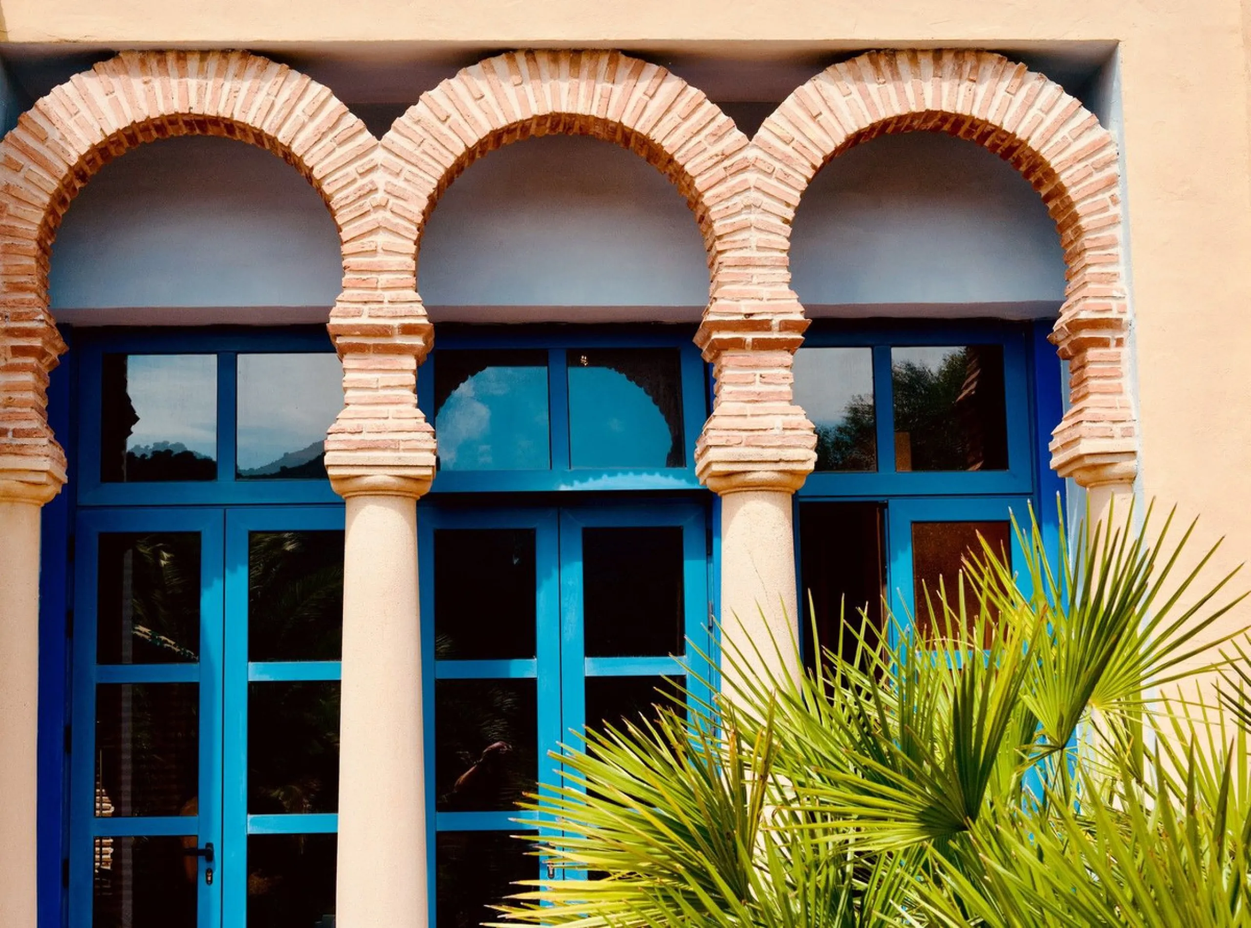 Amidst the captivating landscapes of Andalusia, Southern Spain, this charming country villa draws inspiration from traditional Andalusian architecture. Situated near the picturesque village of Gaucin, this exceptional property offers a unique blend of tra