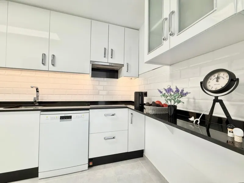 ???? Apartment in Las Rampas, Fuengirola – City Center with Pool & Private Parking