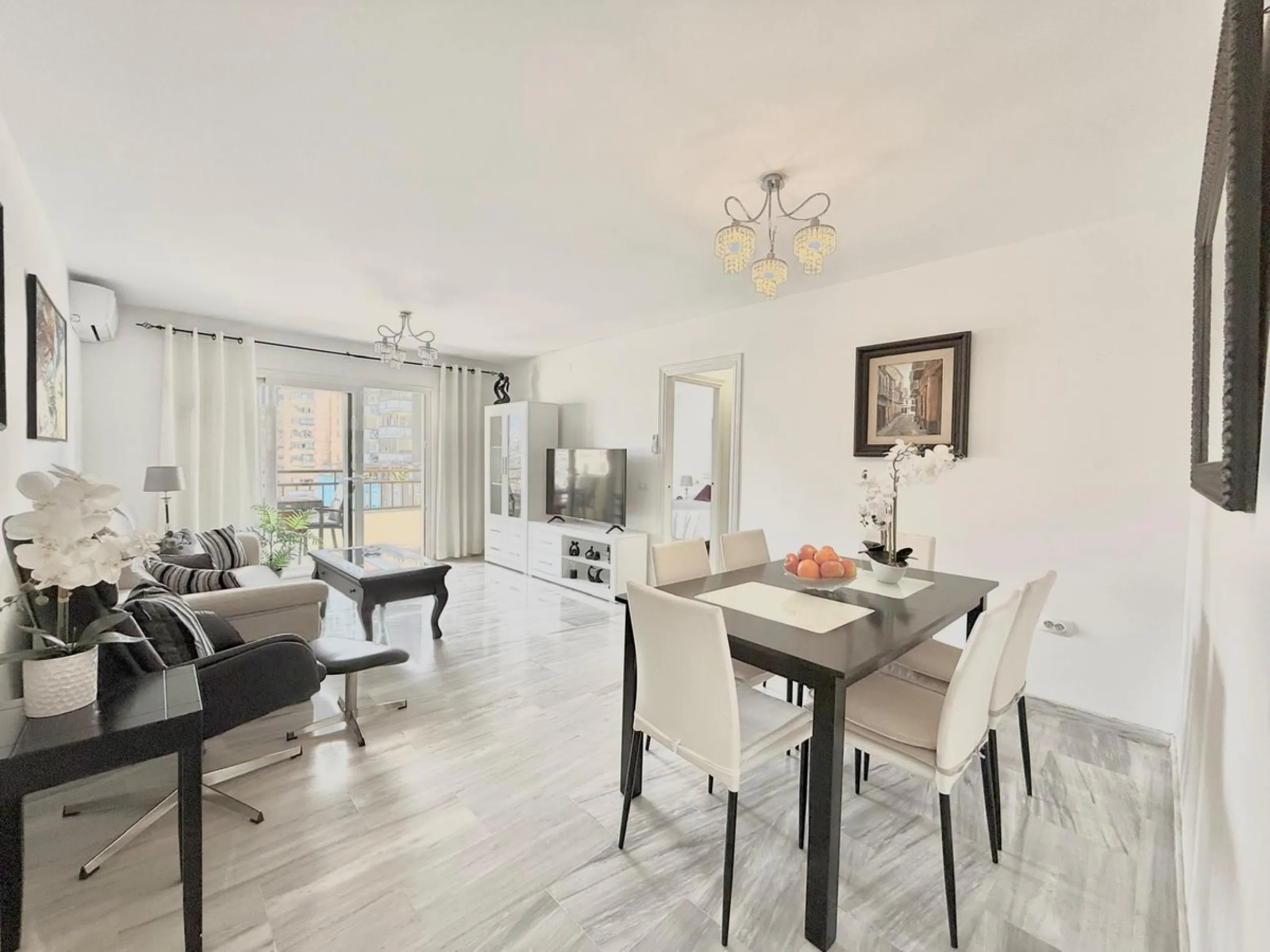 ???? Apartment in Las Rampas, Fuengirola – City Center with Pool & Private Parking