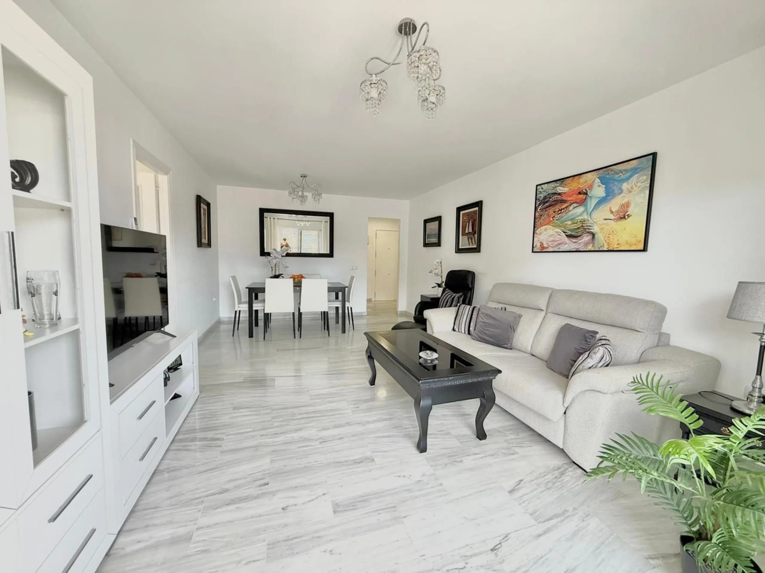 ???? Apartment in Las Rampas, Fuengirola – City Center with Pool & Private Parking