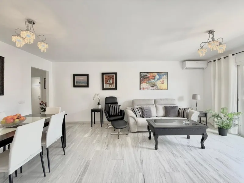 ???? Apartment in Las Rampas, Fuengirola – City Center with Pool & Private Parking