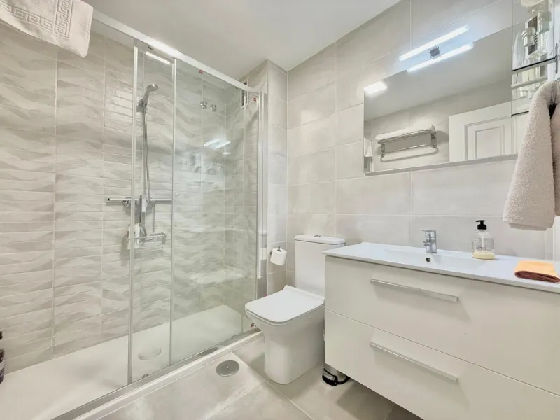 ???? Apartment in Las Rampas, Fuengirola – City Center with Pool & Private Parking