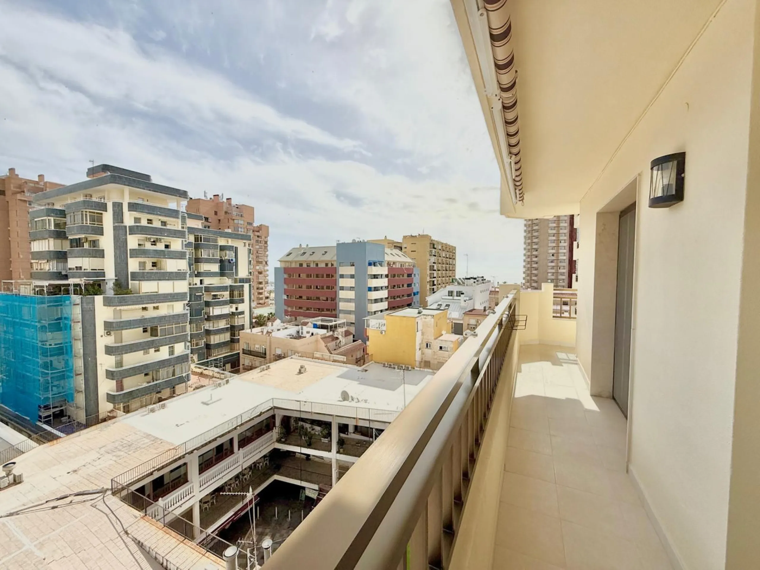 ???? Apartment in Las Rampas, Fuengirola – City Center with Pool & Private Parking