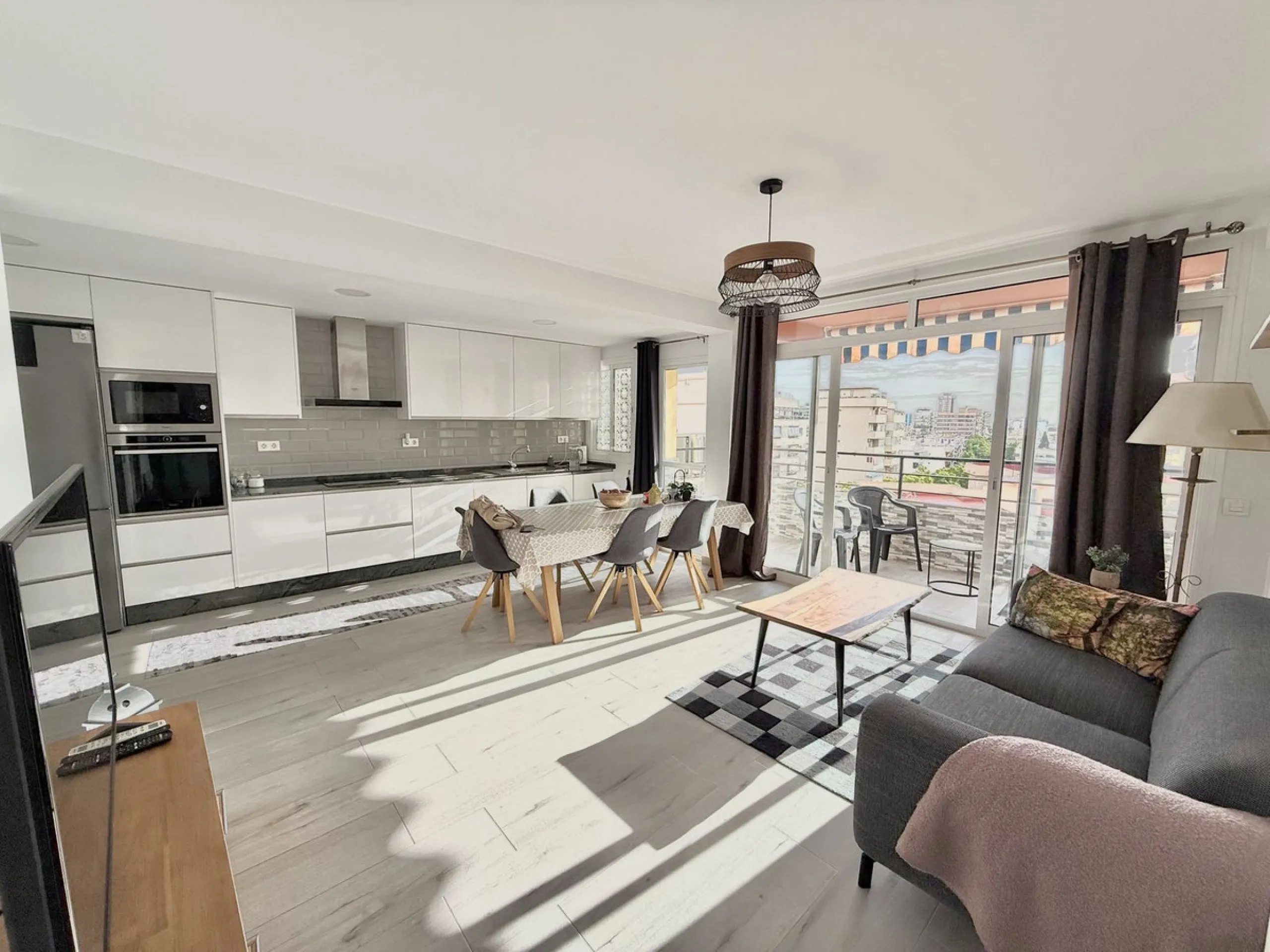 Apartment - Penthouse в продаже в Fuengirola, Málaga. В доме 3 спален и 2 ванных комнат. Площадь дома 80 м²