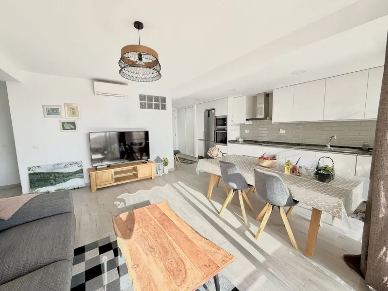 Apartment - Penthouse в продаже в Fuengirola, Málaga. В доме 3 спален и 2 ванных комнат. Площадь дома 80 м²