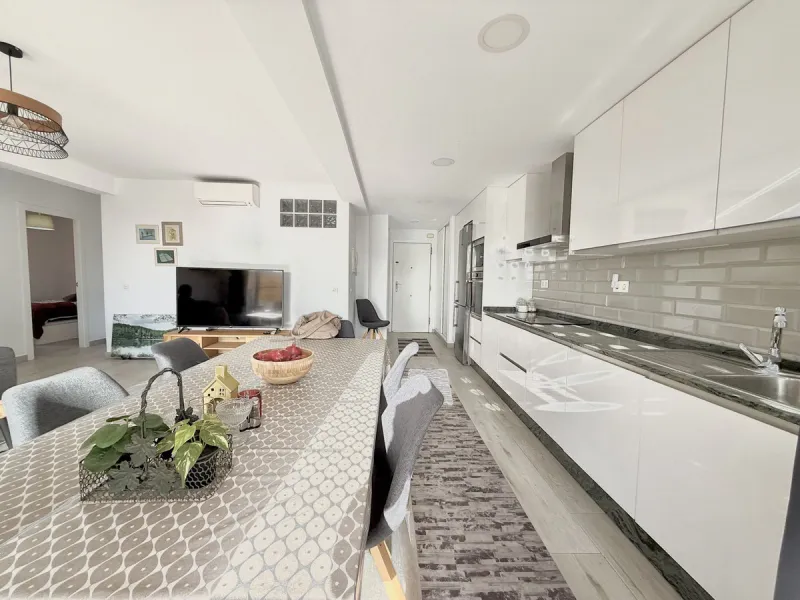 Apartment - Penthouse в продаже в Fuengirola, Málaga. В доме 3 спален и 2 ванных комнат. Площадь дома 80 м²