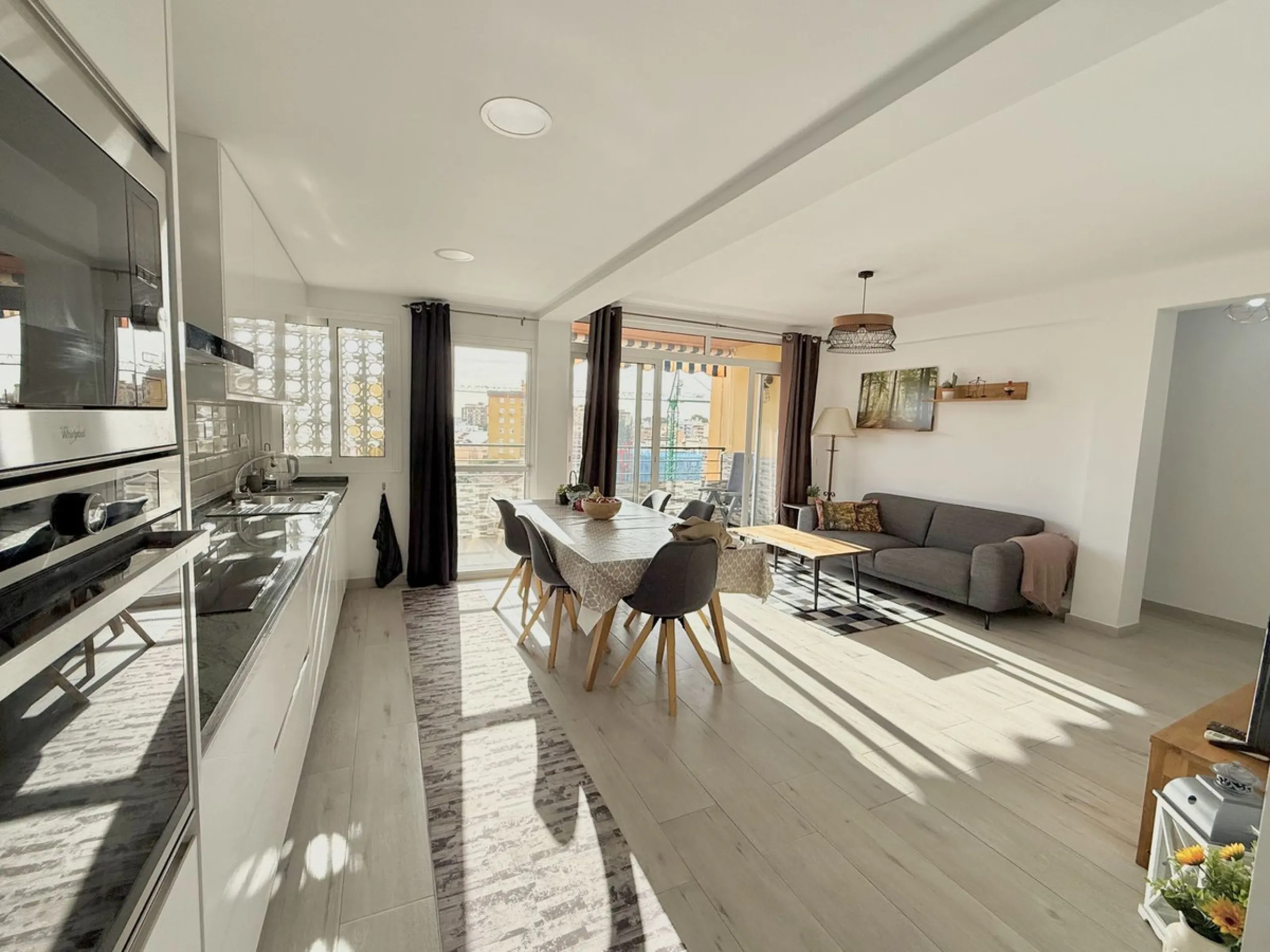 Apartment - Penthouse в продаже в Fuengirola, Málaga. В доме 3 спален и 2 ванных комнат. Площадь дома 80 м²