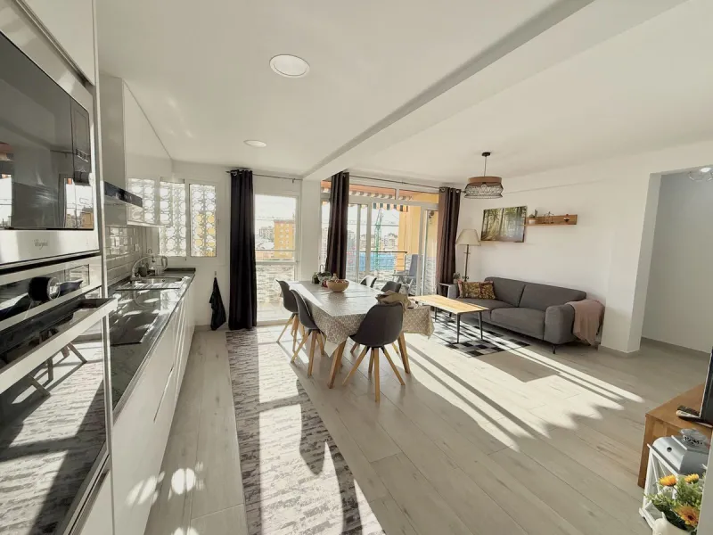 Apartment - Penthouse в продаже в Fuengirola, Málaga. В доме 3 спален и 2 ванных комнат. Площадь дома 80 м²