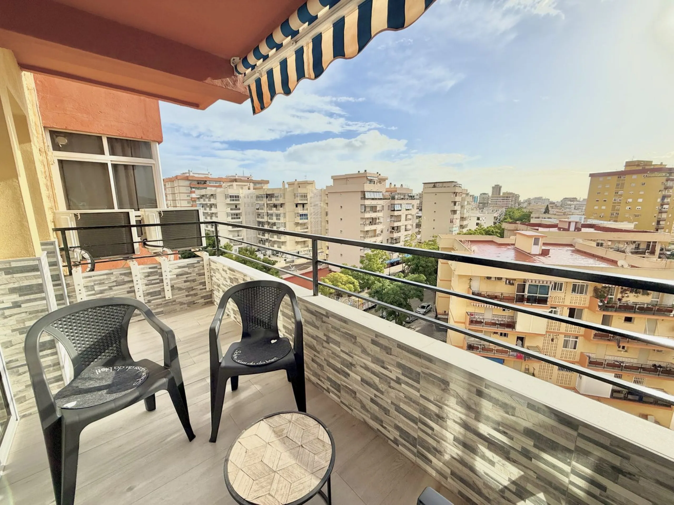 Apartment - Penthouse в продаже в Fuengirola, Málaga. В доме 3 спален и 2 ванных комнат. Площадь дома 80 м²