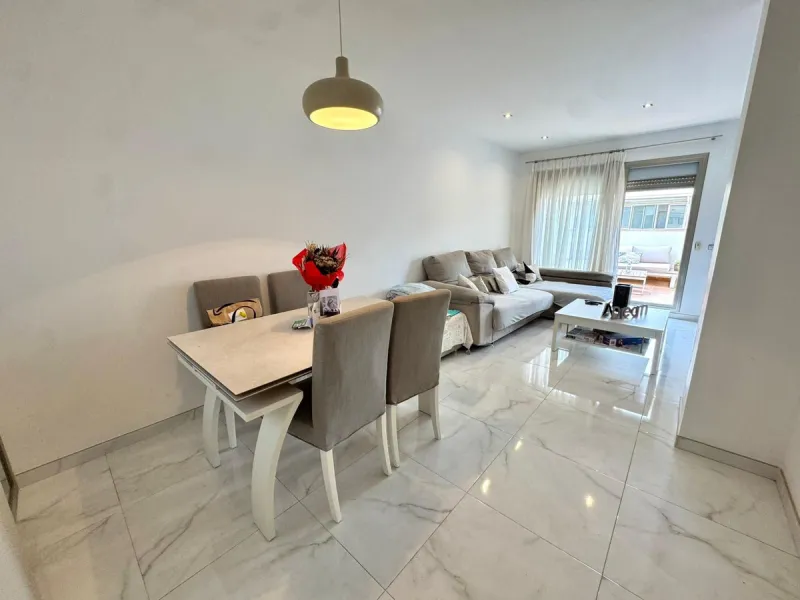 Penthouse for sale in the El Pinillo area, close to all services, schools, supermarkets, etc.