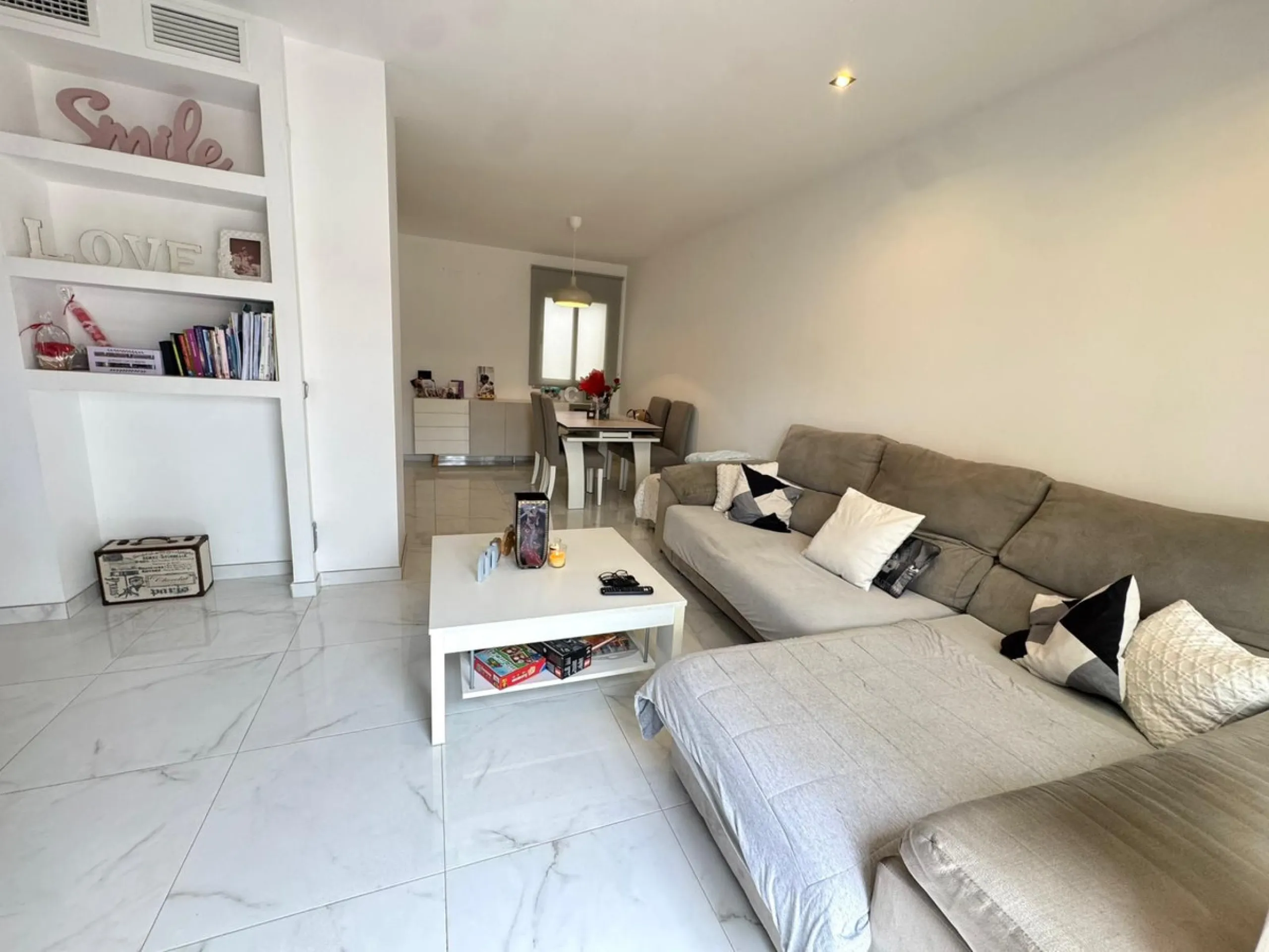 Penthouse for sale in the El Pinillo area, close to all services, schools, supermarkets, etc.
