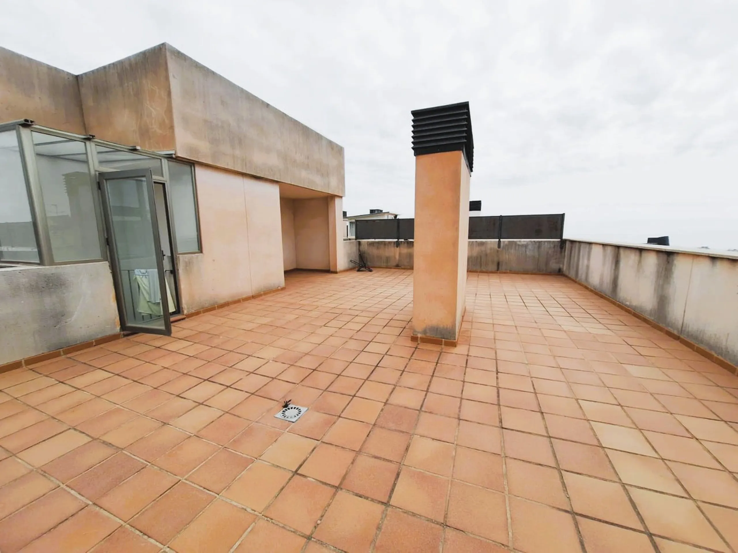 Penthouse for sale in the El Pinillo area, close to all services, schools, supermarkets, etc.