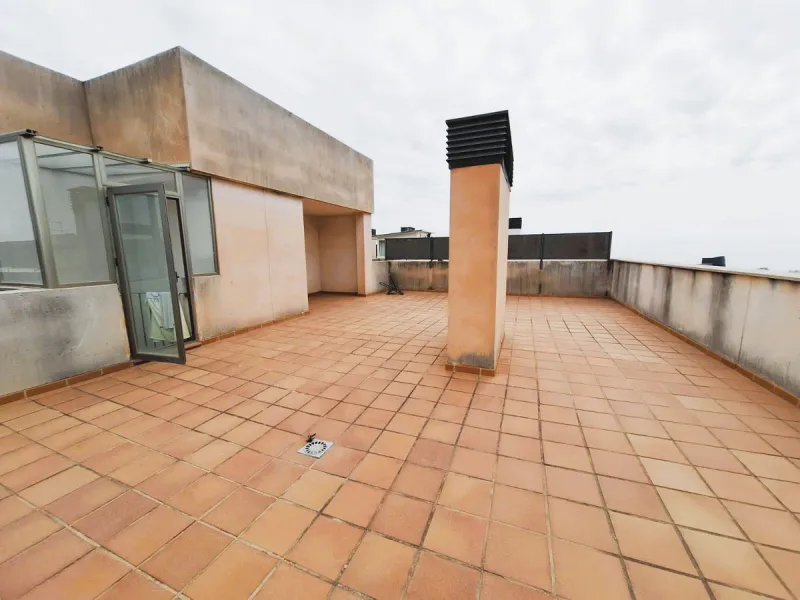 Penthouse for sale in the El Pinillo area, close to all services, schools, supermarkets, etc.