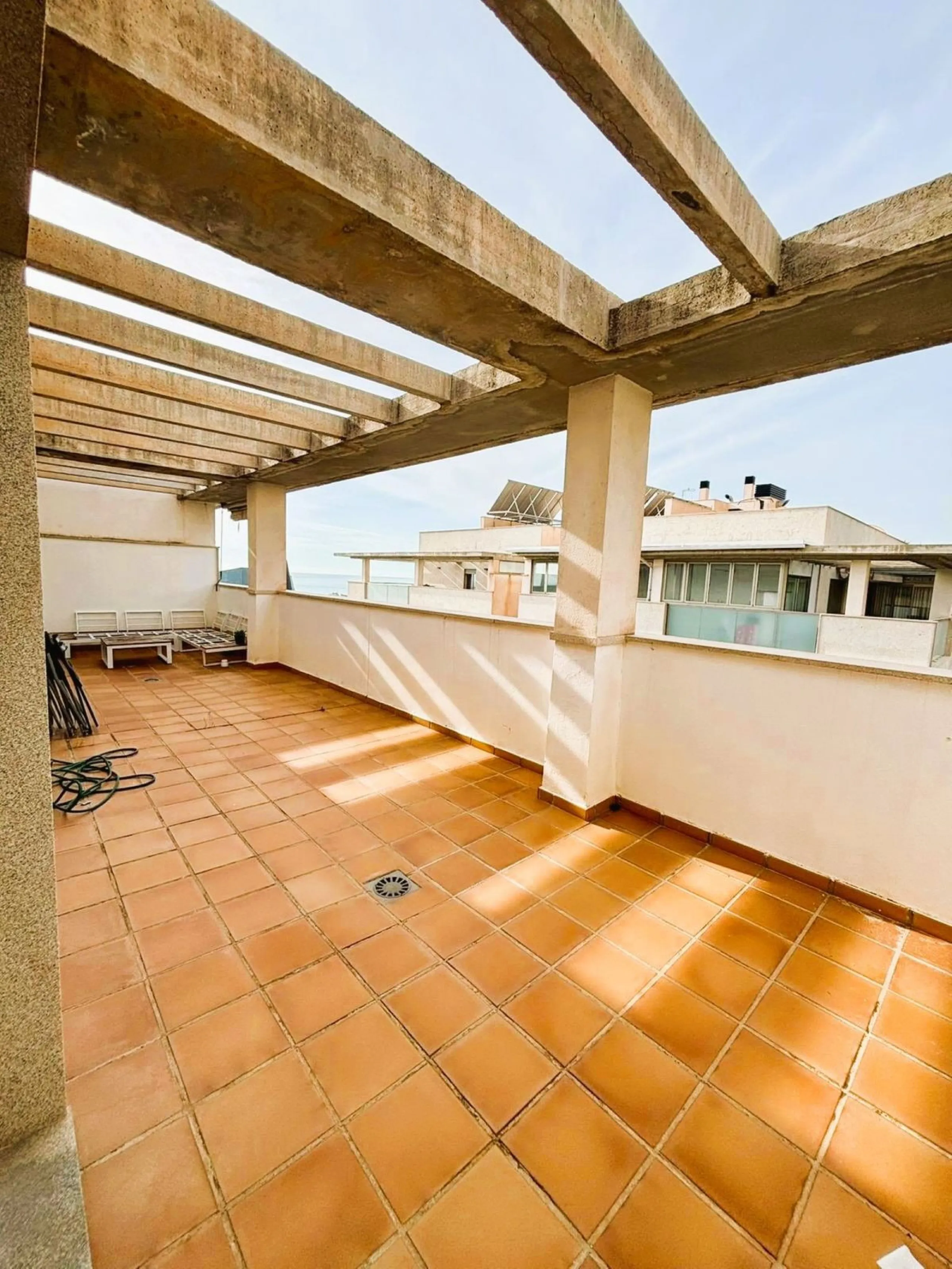 Penthouse for sale in the El Pinillo area, close to all services, schools, supermarkets, etc.