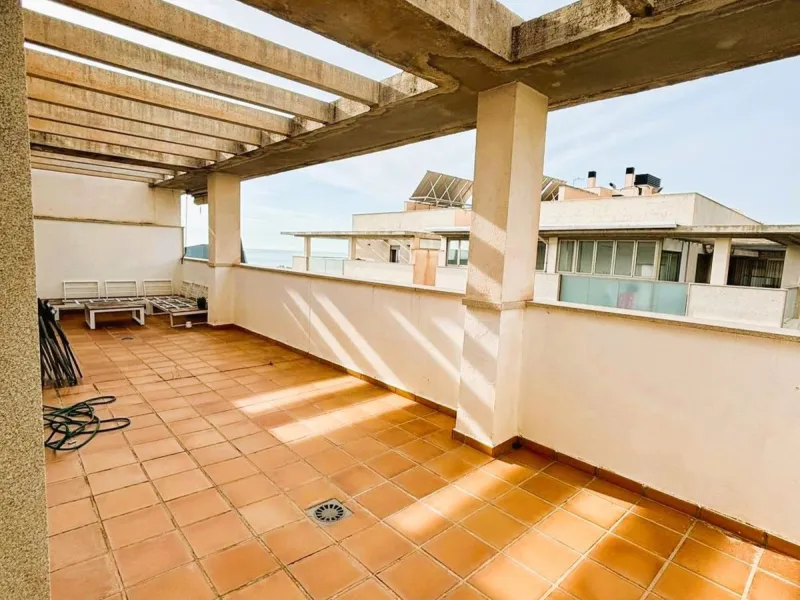 Penthouse for sale in the El Pinillo area, close to all services, schools, supermarkets, etc.