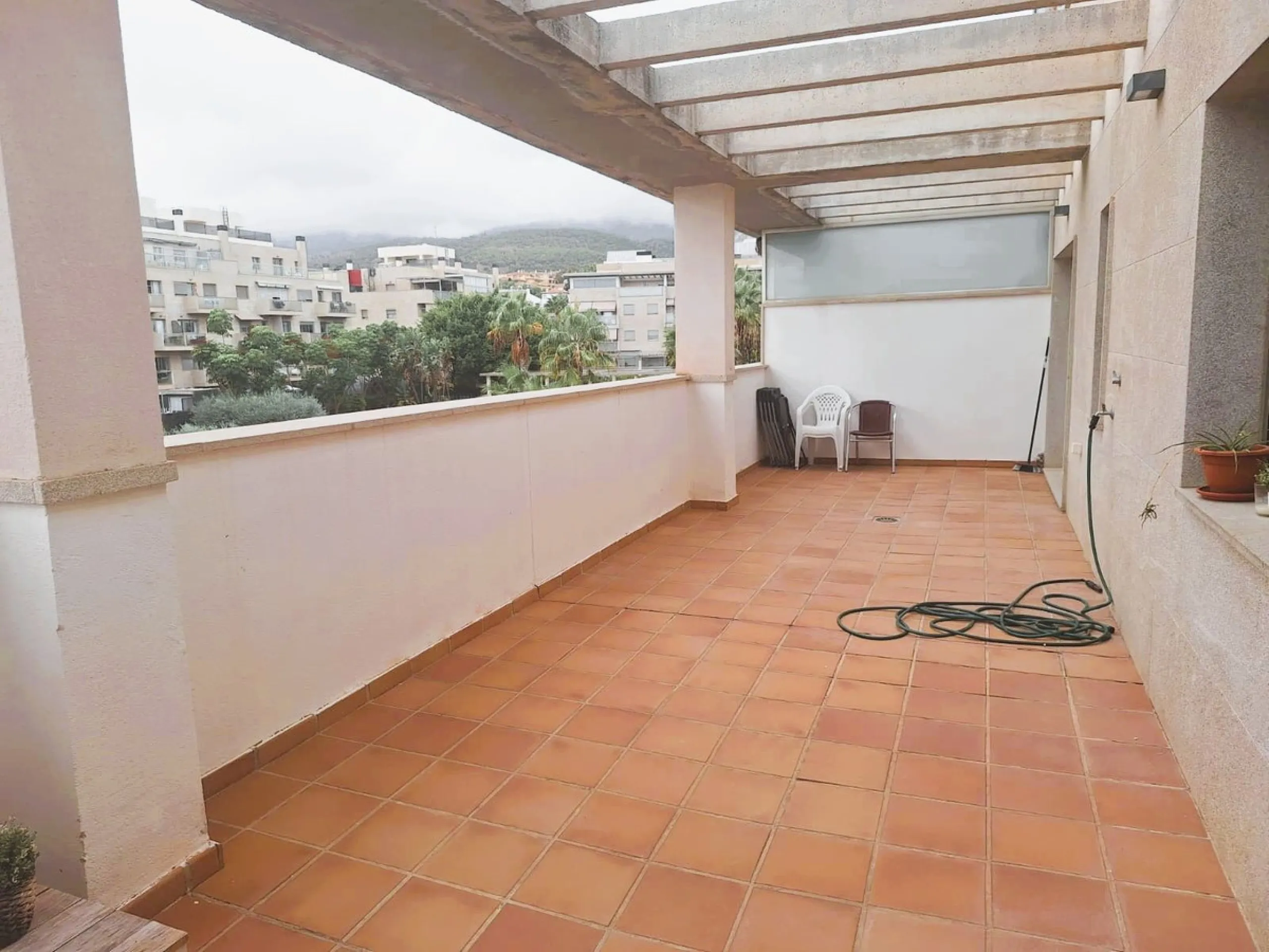 Penthouse for sale in the El Pinillo area, close to all services, schools, supermarkets, etc.