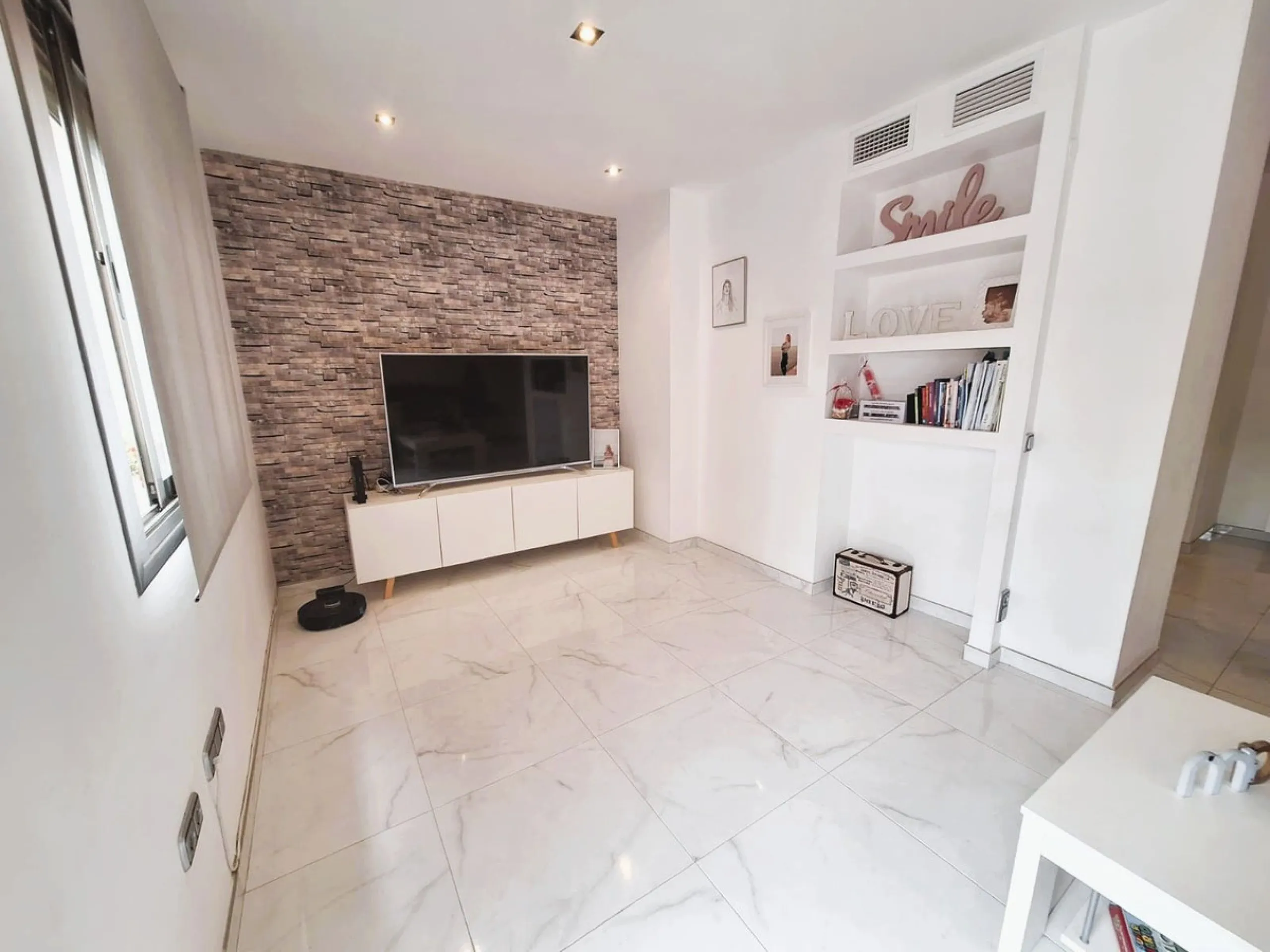 Penthouse for sale in the El Pinillo area, close to all services, schools, supermarkets, etc.
