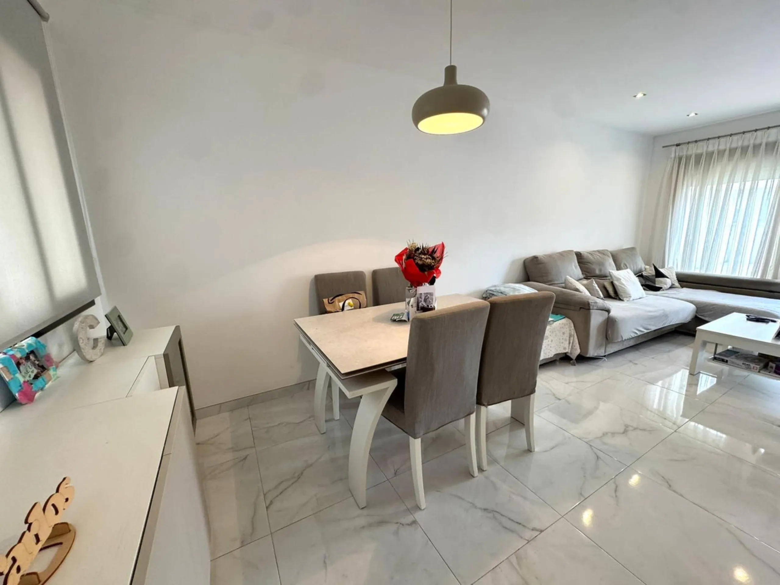 Penthouse for sale in the El Pinillo area, close to all services, schools, supermarkets, etc.