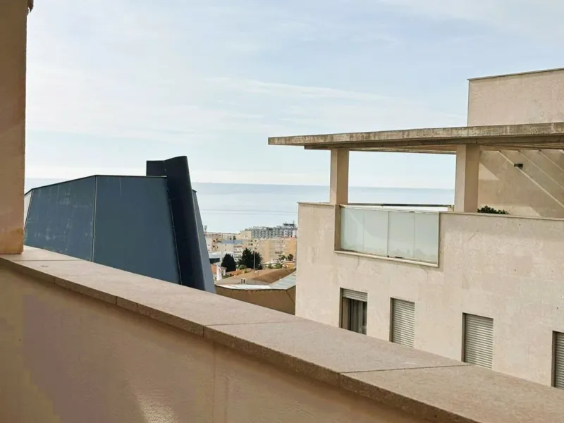 Penthouse for sale in the El Pinillo area, close to all services, schools, supermarkets, etc.