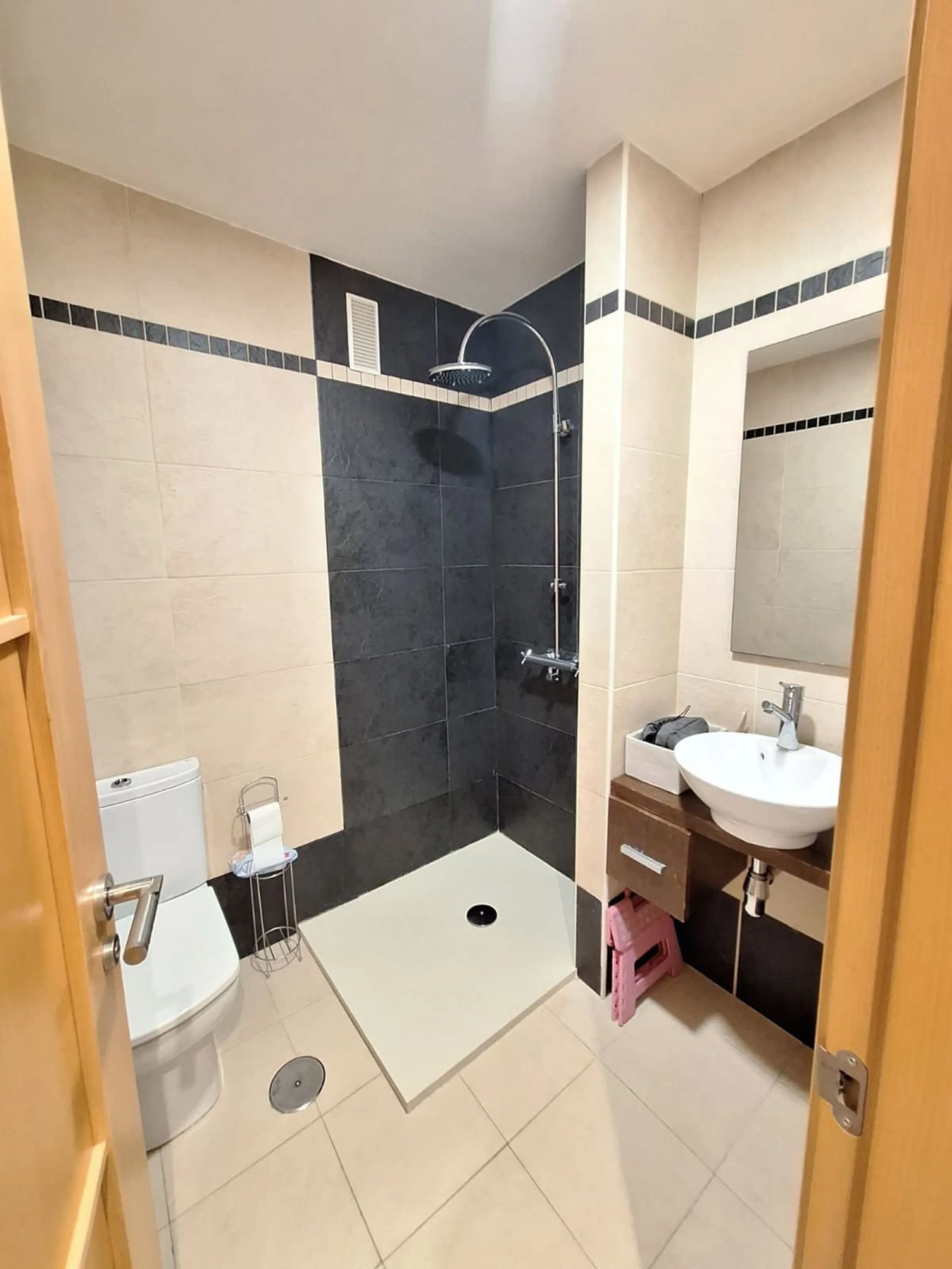 Penthouse for sale in the El Pinillo area, close to all services, schools, supermarkets, etc.